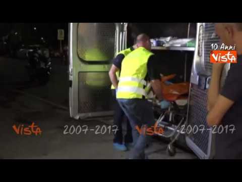 Pisa, gioielliere spara ai banditi e ne uccide uno: il corpo viene portato via