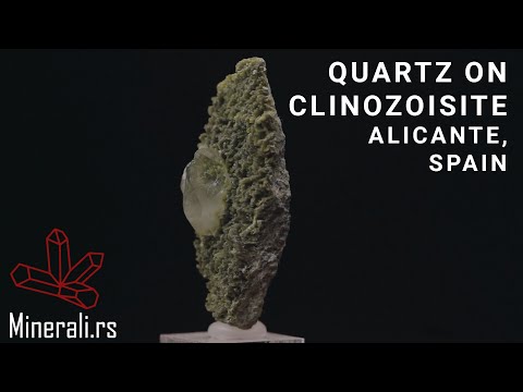 Quartz on clinozoisite / Kvarc na klinozoisitu