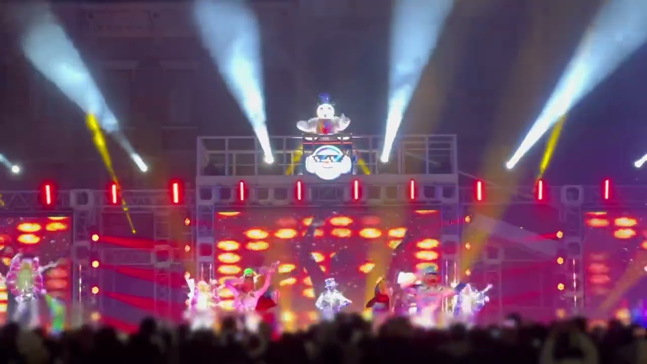 【初日初回】 フロスティーズ・エレクトリック・スノー・パーティ〈後方から全体〉