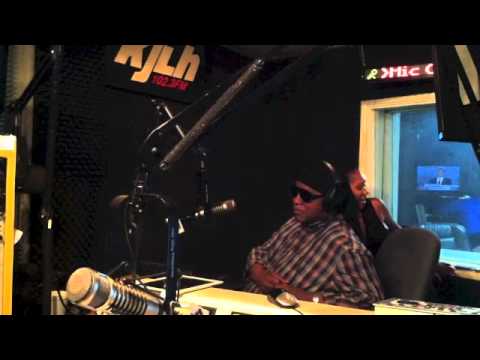 Stevie Wonder singing on The Mac and Amiche Show