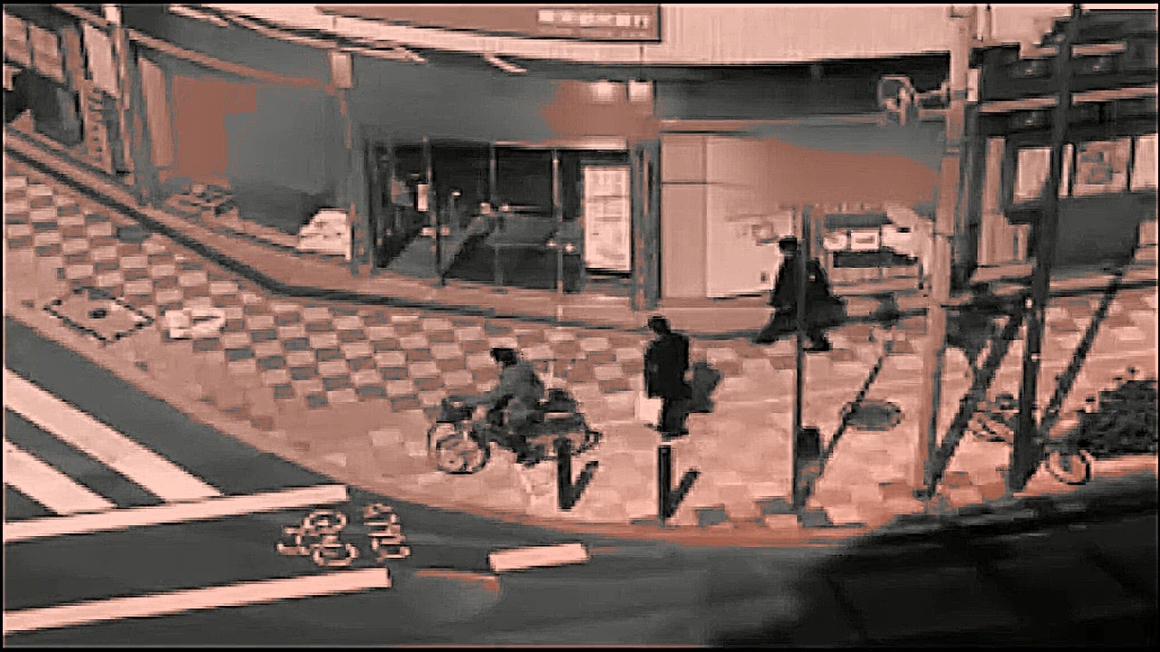 【心霊映像】事故を起こす心霊が監視カメラにうつった…ドライブで通りたくない664