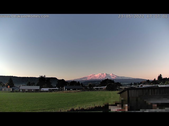 ルアペフ山（オハクネ市街地の高台から）