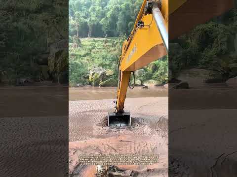 水流を呼び起こす：乾いた川床にショベルが生む水と砂の融合