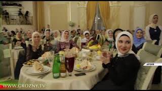 Слушатели радио "Грозный" голосуют в рамках конкурса "Национальная пятерка"