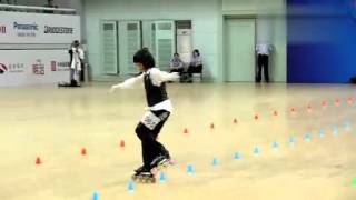 Download lagu Feng Hui's amazing roller skating performance with Michael Jackson music playing mp3