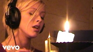 Christina Aguilera - The Christmas Song (Chestnuts Roasting Over An Open Fire)