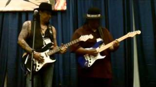 Navatone Guitars: Micki Free and Tracy Lee at NAMM 2011