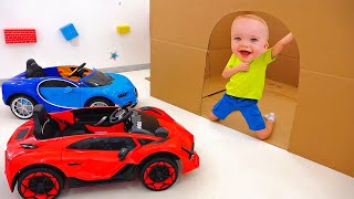 Vlad ve Niki oyuncak arabalarla oynuyor Çocuklar 