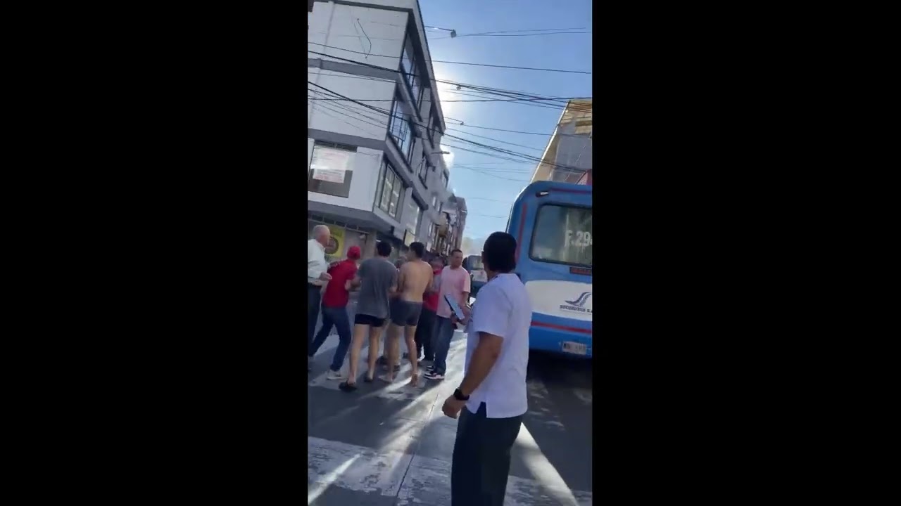 Strong Earthquake Felt Across Much of Colombia || ViralHog