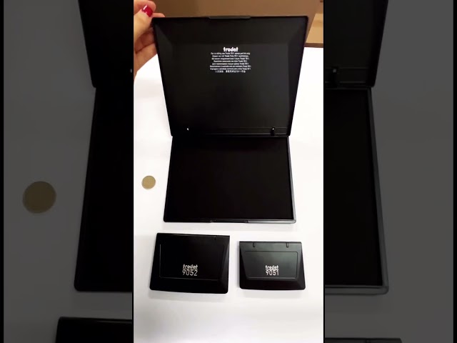 Vídeo relacionado con Trodat 7011 - Botella de tinta negra para rellenar almohadillas o almohadillas (28 ml), tinta a base de agua para sellar documentos, huellas limpias y nítidas, tapón plegable