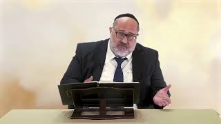 מה ההסבר למצוות כיבוד הורים | תרי"ג מצוות | הרב בנימין מועלם (הרב דניאל זר) - התמונה מוצגת ישירות מתוך אתר האינטרנט יוטיוב. זכויות היוצרים בתמונה שייכות ליוצרה. קישור קרדיט למקור התוכן נמצא בתוך דף הסרטון