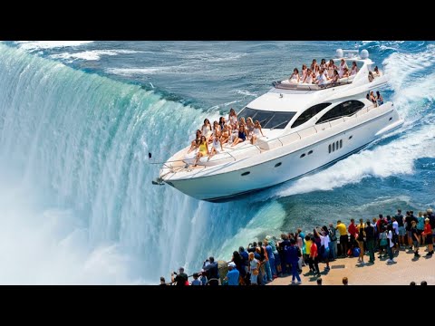 Idiots In Boats Caught on Camera