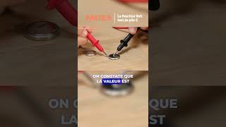 Tester une pile sous charge 🔋 Multimètre et test avancé #shorts