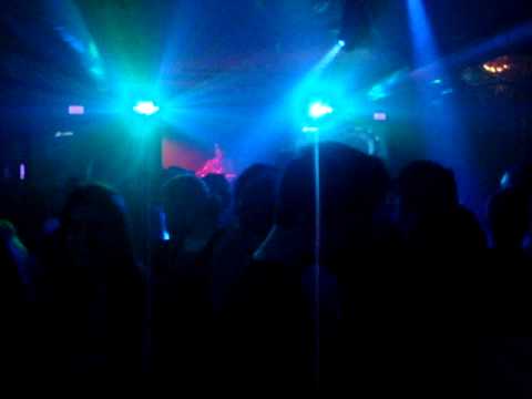 rondje door de zaal met dreamers jongerenparty 25 maart 2011