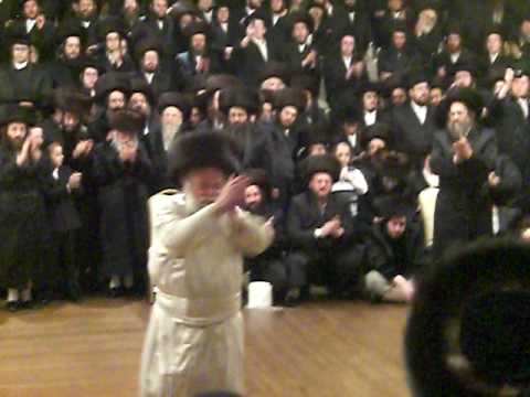 Toldos Aharon rebbe mitzvah tantz, Williamsburg January 2009