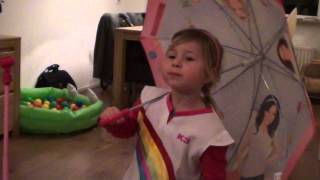 K3 - Parapluutje (Gezongen door Jara Mulder 3 Jaar) (Songtekst)