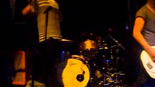 Kids in Glass Houses: Black cloud (live)