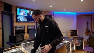 [閒聊] 我找到中場那首死人歌了