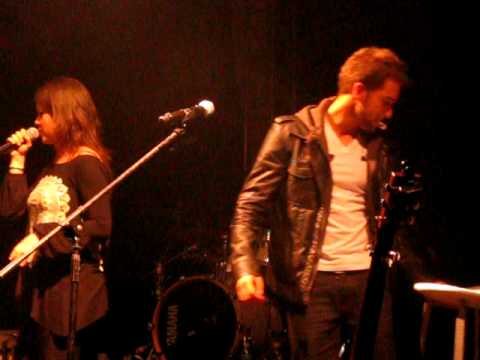 Pablo Alboran y Vanesa Martín _ Perdoname + Si me olvidas _ Concierto Navidad Cadena Dial (Málaga)