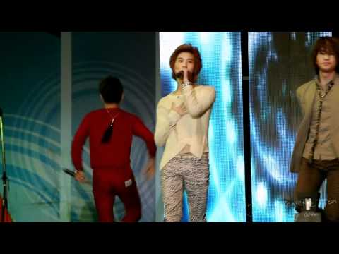 [fancam] 101001 SHINee taemin flashing tummy @ Cheongwon Celebration Concert