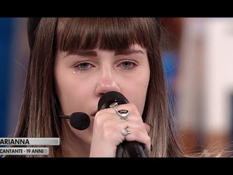 ✅  Amici 20, Arianna si racconta: “Papà morto in un incidente, ero con lui”