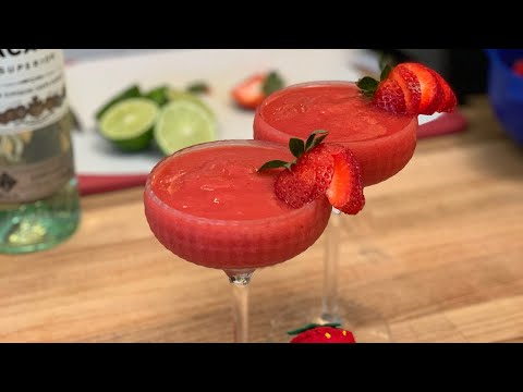 Cocktail Hour: Frozen Strawberry Daiquiri