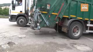 marcia-di-protesta-con-il-lutto-al-braccio-contro-i-veleni