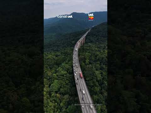 Entre a serra e o asfalto: drone registra movimento na Rodovia dos Imigrantes em SP