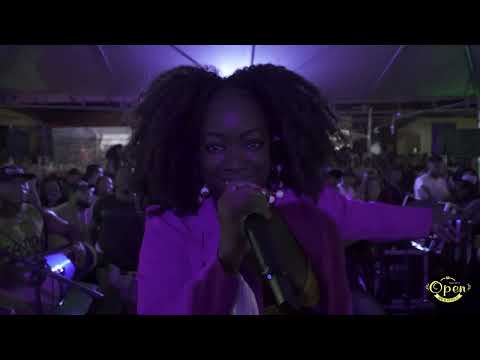 ANDRÉIA CAFFÉ - RODA DE SAMBA DOS AMIGOS  ( AO VIVO )