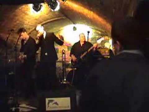 RINALDI SINGS - 'You're Alive' (Live @ The Cavern)
