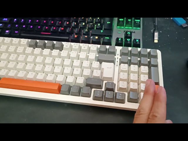 Vídeo relacionado con Rii RK909 Teclado 96% Gaming Mecánico, 3 Modos de Conectividad, Retroiluminación LED, Layout Español (Interruptores Azules)