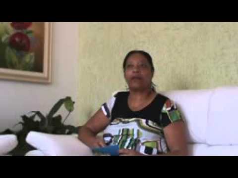 Sonia Falando os idiomas:inglês,francês,espanhol e etc