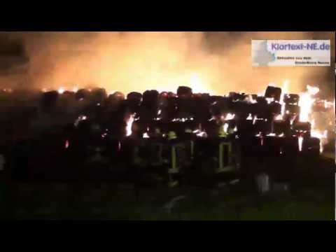 Korschenbroich: Brand einer Strohmiete 04.11.2012