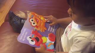 DANI LEYENDO UN LIBRO