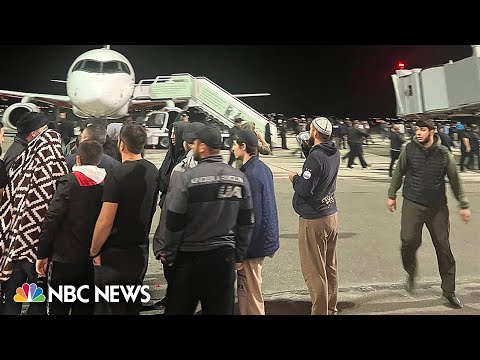 Video shows pro-Palestinian crowds storming airport in Russia's Dagestan