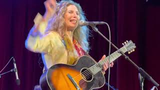 Sophie B Hawkins “Right Beside You&quot; (Live in St Louis Mo 05-13-2023)