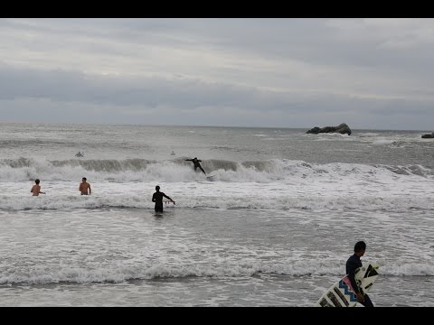 Morsomme bølger ved 2nd Beach