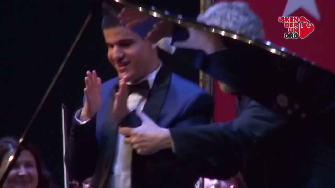 Gönül Gözü İle Piyano Başında