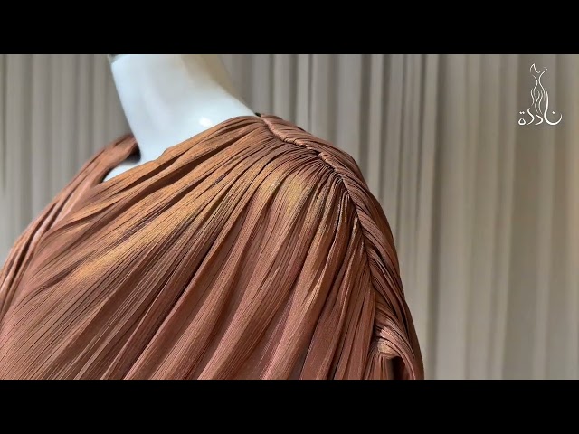 فستان شيفون بني طويل درابيه بأكمام قصيرة