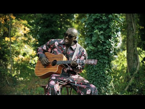 Bien- AH  (Official Music Video)