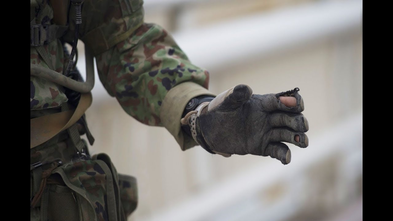 【日本の力】車体に挟まった息子を緑色のヘルメットに迷彩服の数人の自衛隊員が半狂乱の私を助け、すぐに・・・