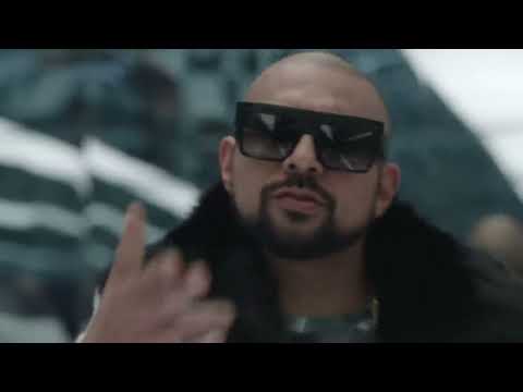 Sean Paul and Dua Lipa performing No Lie