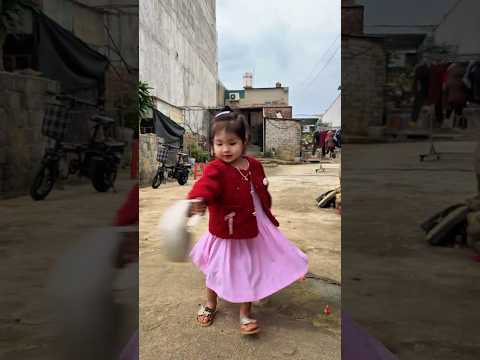 Innocent Kids Surprise Everyone – Their Pure Joy Is a Beautiful Gift 🎁-p5 #funnykids #kidsjoy