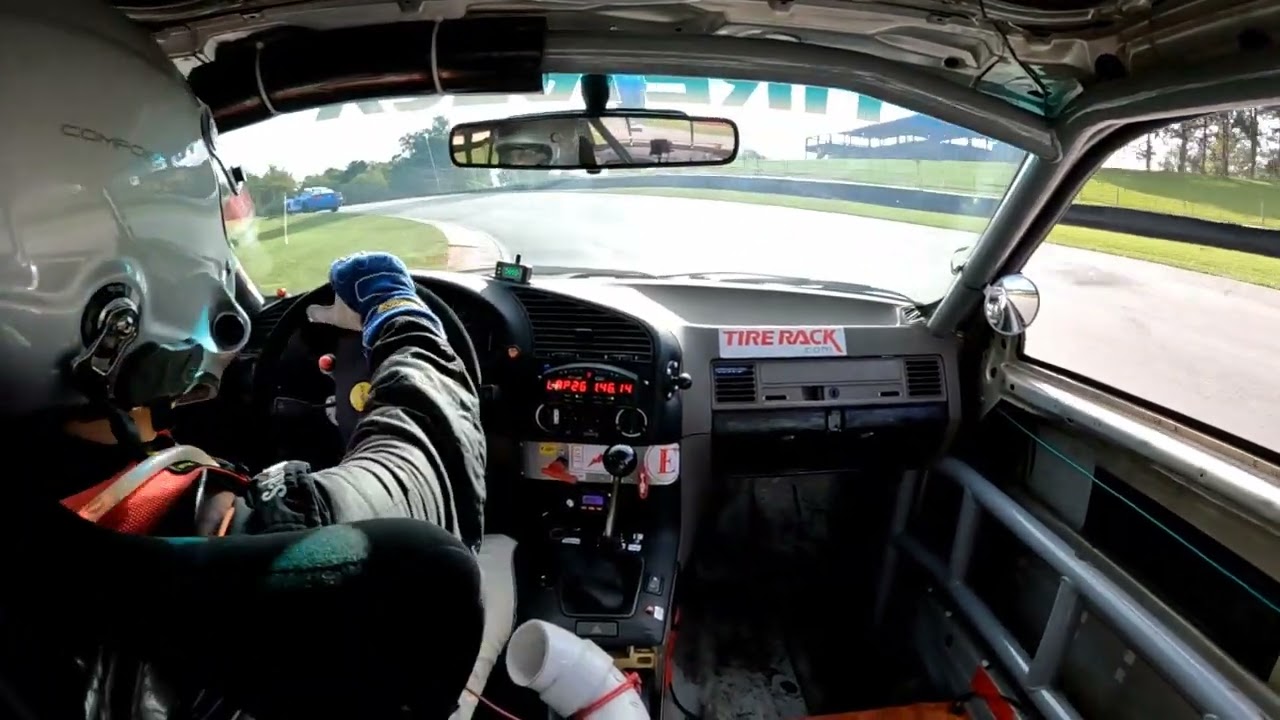 BMW M42 1.8 versus Mustang V8