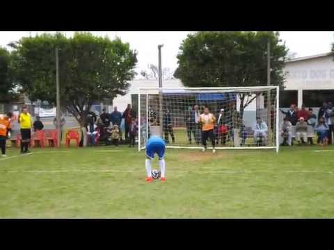 Cesinha pega o penalt e coloca o Pet Palace na final da Comerciários 2014