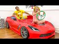 Nastya makes a new room for dad von Like Nastya makes a new room for dad von Like