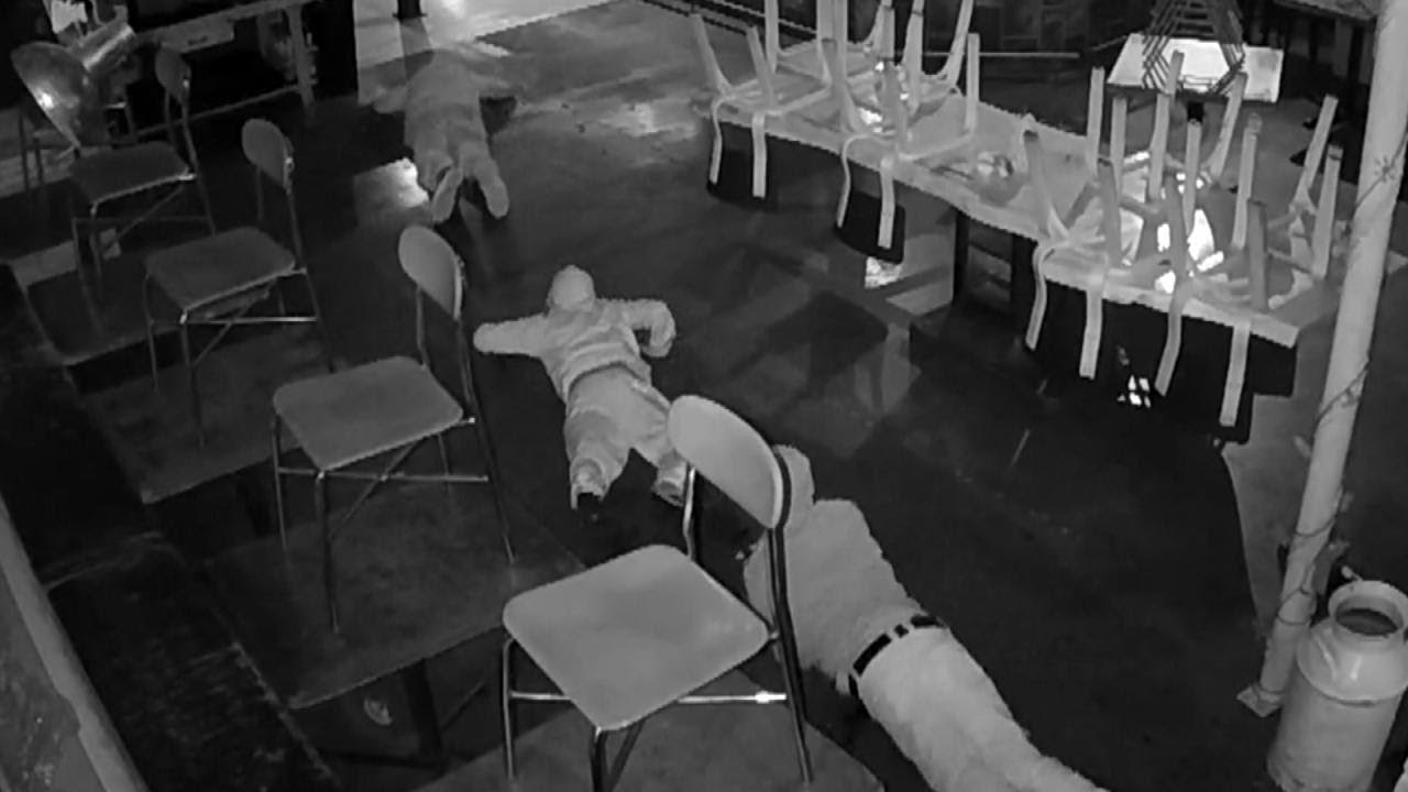 Грабители придумали, как не засветить свои лица во время преступления