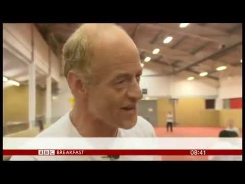 BBC'S PREMIER SPORTS PRESENTER GIVES FREESTYLE FRISBEE THE MIKE BUSHELL TREATMENT