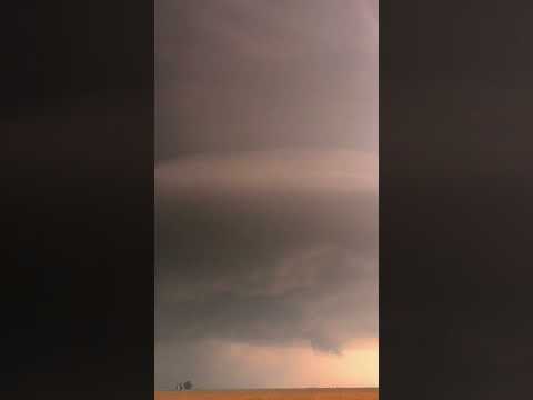 ⚠️ Intenses flashes ahead: lightning in a high instability environment is something to behold.