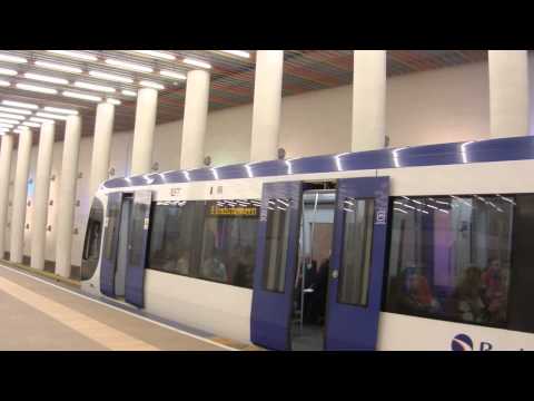 RET metro RSG3 (Randstadrail) vertrekt richting Leidschenveen